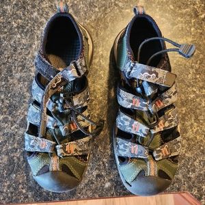 Keens, Boys size 3, excellent condition